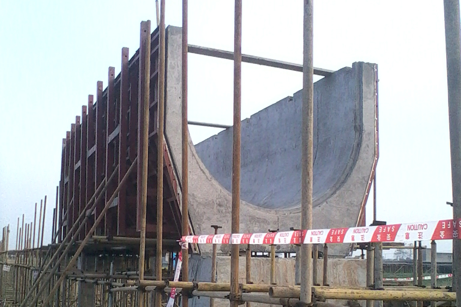 潍坊浅析桥梁钢模板的预制安装方法